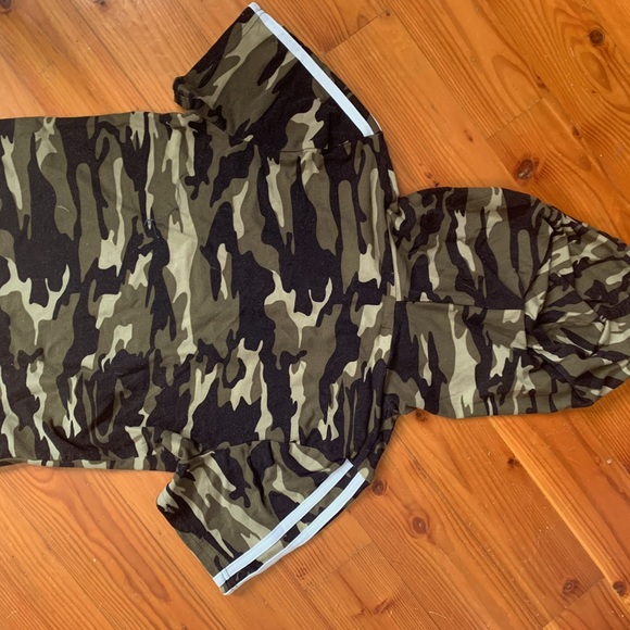 SWS Active Cropped Army Camo Sports Top - Picture 2 of 4